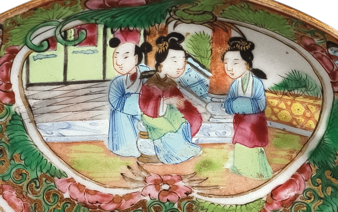 圖為清末廣彩“USG”花鳥人物紋小碟細節(jié)圖。（來源：廣州十三行博物館）